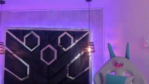 Snapshot of fieramadame chatting on 02/05/25, 12:17 online show from 02/05/25, 12:17