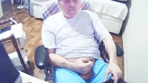 Snapshot of filhober chatting on 12/12/24, 03:32 filhober online show from 12/12/24, 03:32