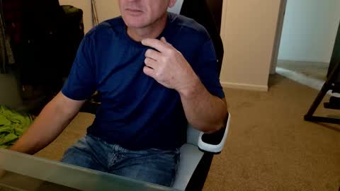 Snapshot of finding_ross chatting on 11/01/25, 09:28 Ross online show from 11/01/25, 09:28