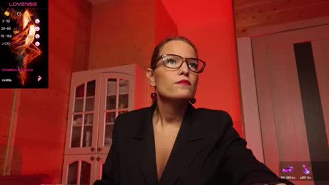 Lady online show from 12/05/25, 09:18