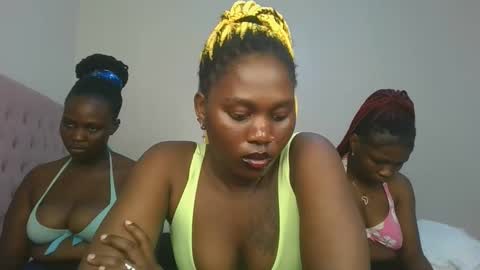 Snapshot of fine_melanie chatting on 01/18/26, 12:53 melanie online show from 01/18/26, 12:53