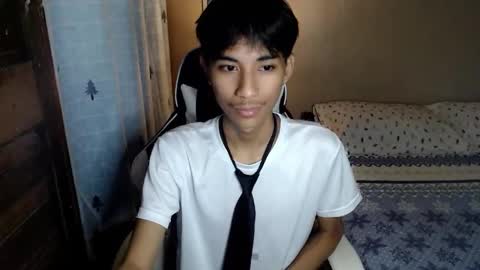 fineboii_rey18 online show from 09/14/25, 02:16