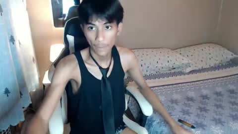 fineboii_rey18 online show from 10/03/25, 03:47
