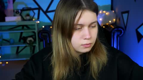 Snapshot of fioramarmoris chatting on 01/03/25, 05:17 fiora online show from 01/03/25, 05:17