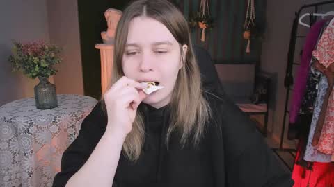 Snapshot of fioramarmoris chatting on 01/12/25, 05:03 fiora online show from 01/12/25, 05:03