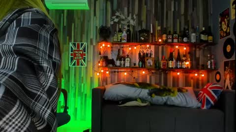 Snapshot of fioramarmoris chatting on 01/18/25, 12:15 fiora online show from 01/18/25, 12:15