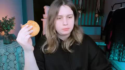 Snapshot of fioramarmoris chatting on 02/28/25, 09:25 fiora online show from 02/28/25, 09:25