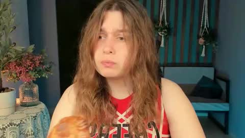 Snapshot of fioramarmoris chatting on 09/29/25, 05:23 fiora online show from 09/29/25, 05:23