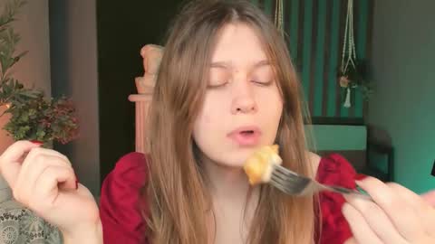 Snapshot of fioramarmoris chatting on 10/06/25, 06:22 fiora online show from 10/06/25, 06:22