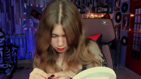 Snapshot of fioramarmoris chatting on 10/30/25, 01:01 fiora online show from 10/30/25, 01:01