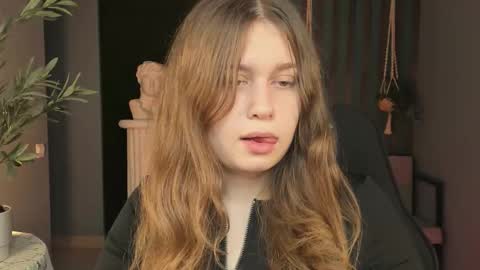 Snapshot of fioramarmoris chatting on 11/07/25, 05:07 fiora online show from 11/07/25, 05:07