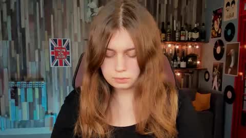 Snapshot of fioramarmoris chatting on 11/27/25, 01:02 fiora online show from 11/27/25, 01:02