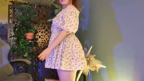 Snapshot of fioramarmoris chatting on 12/15/25, 02:21 fiora online show from 12/15/25, 02:21