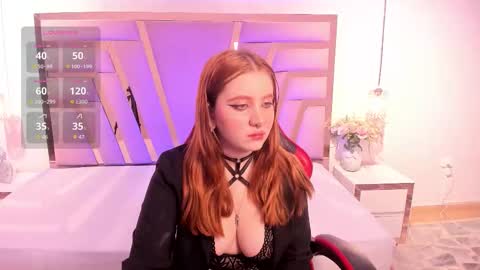 fiorellaricci_ online show from 11/05/25, 12:16