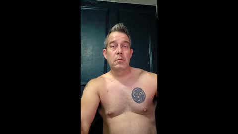 Snapshot of fitdaddylove chatting on 05/01/26, 12:21 FitDaddy online show from 05/01/26, 12:21