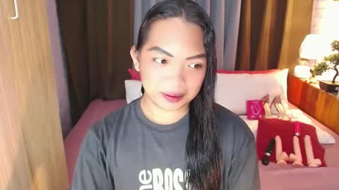 Snapshot of fitfemme_anna chatting on 05/25/26, 10:32 fitfemme_anna online show from 05/25/26, 10:32