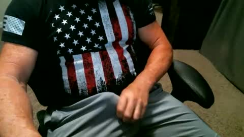 fitguy40 online show from 09/28/25, 03:23