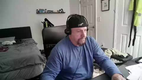 Snapshot of flaguy3233 chatting on 01/12/25, 06:06 Florida guy online show from 01/12/25, 06:06