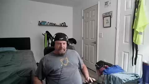 Snapshot of flaguy3233 chatting on 01/18/25, 02:47 Florida guy online show from 01/18/25, 02:47