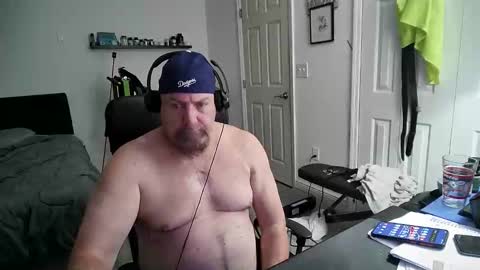 Snapshot of flaguy3233 chatting on 01/25/25, 05:51 Florida guy online show from 01/25/25, 05:51