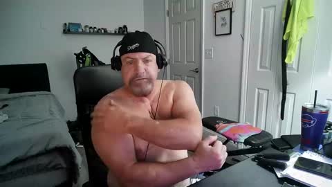 Snapshot of flaguy3233 chatting on 02/14/25, 04:15 Florida guy online show from 02/14/25, 04:15