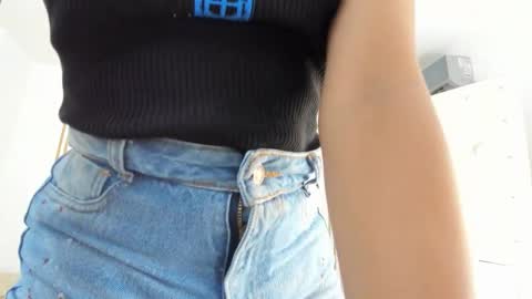 Snapshot of flavia_cruz chatting on 09/17/25, 07:37 Flavia online show from 09/17/25, 07:37