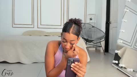 Snapshot of flavia_cruz chatting on 10/06/25, 07:22 Flavia online show from 10/06/25, 07:22
