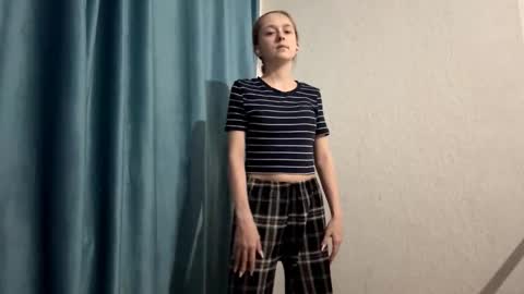 Snapshot of fleshpoetry chatting on 02/25/26, 01:26 Emma online show from 02/25/26, 01:26