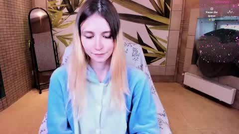 Snapshot of fleximona chatting on 05/16/26, 10:36 FlexiMona online show from 05/16/26, 10:36