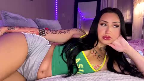 Snapshot of flexyroxxxy chatting on 01/20/25, 05:15 Roxy online show from 01/20/25, 05:15