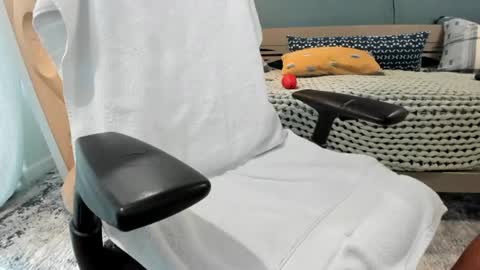 Snapshot of flguyallday chatting on 06/25/26, 10:25 flguyallday online show from 06/25/26, 10:25