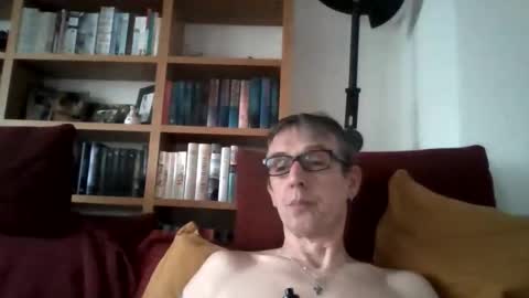 Snapshot of flinx71 chatting on 04/13/26, 05:24 Ralf online show from 04/13/26, 05:24