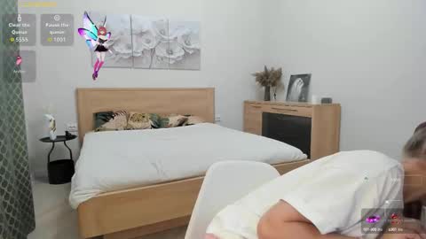 Mona online show from 10/24/25, 12:41