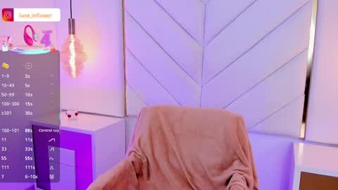 Luna online show from 03/11/25, 12:17