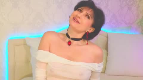 Snapshot of flor_vi chatting on 12/07/24, 11:07 Victoria create your account through my link online show from 12/07/24, 11:07