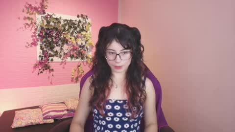 flora_blue online show from 09/19/25, 11:44