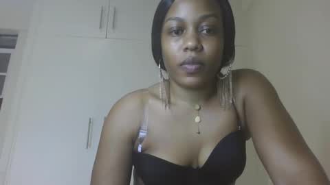 Snapshot of flora_fantasy chatting on 05/10/26, 08:47 fantasy online show from 05/10/26, 08:47