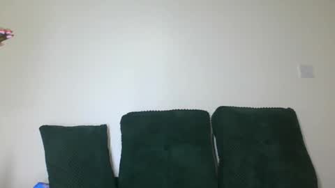Snapshot of flora_fantasy chatting on 05/24/26, 10:15 fantasy online show from 05/24/26, 10:15