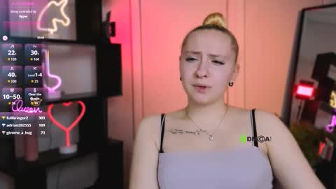 flora_nyx online show from 01/17/26, 02:00