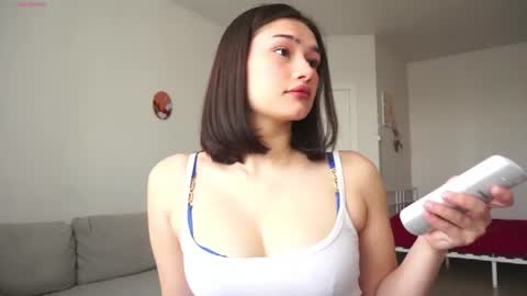 Snapshot of floralmuse chatting on 06/29/26, 05:03 Viola online show from 06/29/26, 05:03