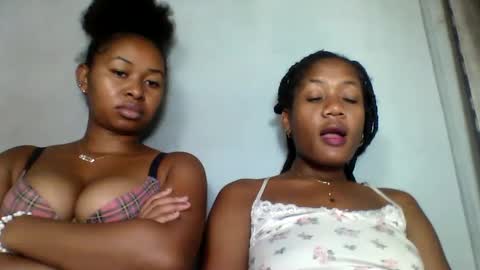 florencia011 online show from 02/25/25, 12:14