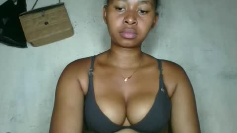 florencia011 online show from 11/11/25, 09:42