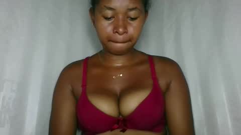 florencia011 online show from 12/01/25, 11:48