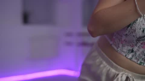 Snapshot of floret_joy chatting on 01/11/25, 04:14 ALICE online show from 01/11/25, 04:14