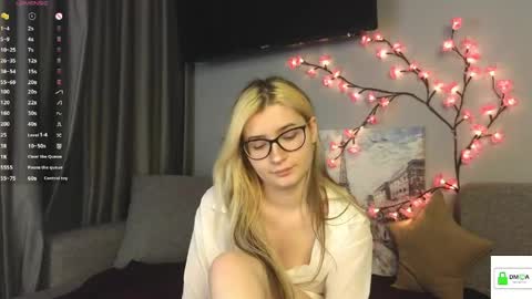 Helly online show from 04/16/26, 09:50