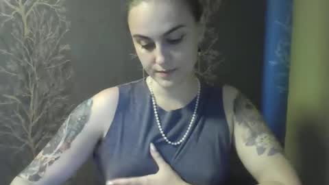 Snapshot of flower_bluee chatting on 05/24/26, 01:05 Ambika 3 online show from 05/24/26, 01:05