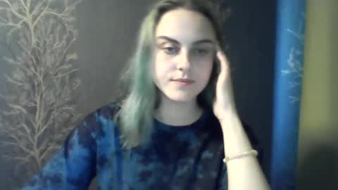 Snapshot of flower_bluee chatting on 06/12/26, 12:04 Ambika 3 online show from 06/12/26, 12:04