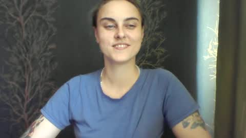 Snapshot of flower_bluee chatting on 06/20/26, 08:06 Ambika 3 online show from 06/20/26, 08:06