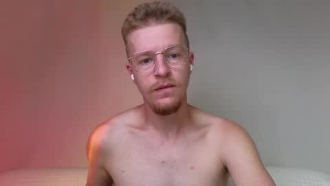 Snapshot of flower_haze chatting on 10/17/25, 04:04 Alexander online show from 10/17/25, 04:04