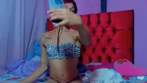Snapshot of flower_weed chatting on 06/17/26, 05:32 Flower weed online show from 06/17/26, 05:32